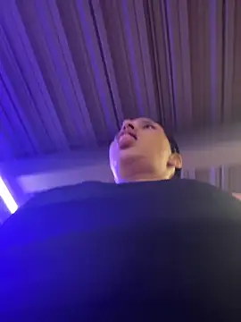 Anavalle online show from November 26, 2025, 6:08 pm