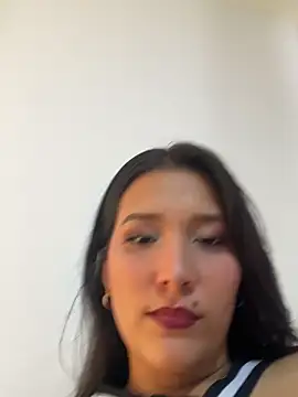 IsabellaJoness  online show from February 6, 2026, 8:27 pm