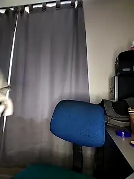 Mia-Reyes online show from November 5, 2025, 1:14 pm