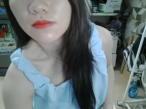 Snapshot of Ara4865 chatting on October 17, 2025, 5:04 pm Ara4865 online show from October 17, 2025, 5:04 pm
