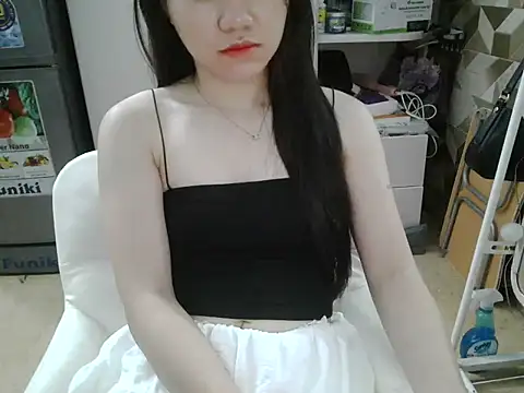 Snapshot of Ara4865 chatting on October 16, 2025, 8:11 am Ara4865 online show from October 16, 2025, 8:11 am