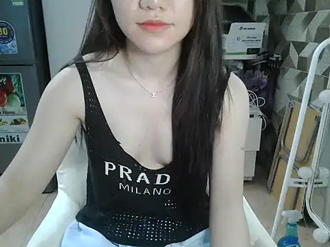 Snapshot of Ara4865 chatting on October 14, 2025, 2:45 am Ara4865 online show from October 14, 2025, 2:45 am