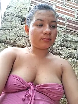 Snapshot of hot-mom22 chatting on October 17, 2025, 1:35 pm hot-mom22 online show from October 17, 2025, 1:35 pm