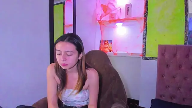 lala clark online show from November 3, 2025, 12:09 pm