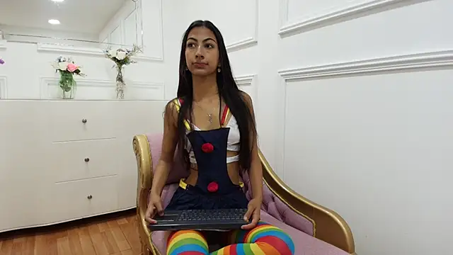  marianagarcia  online show from October 13, 2025, 6:20 pm
