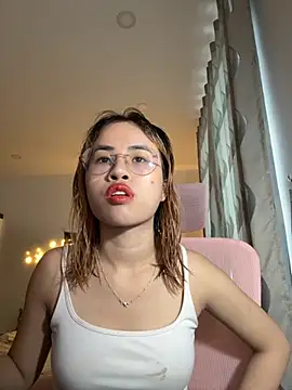 EllieYoon online show from November 30, 2025, 9:10 am