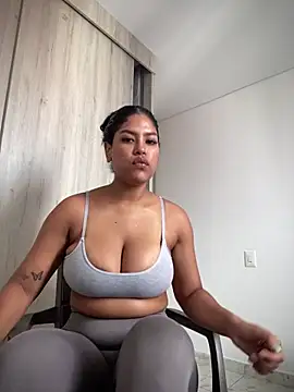 miiabrown18 online show from October 22, 2025, 3:33 pm