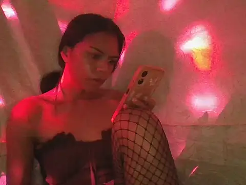 Snapshot of Kim25xxxx chatting on October 18, 2025, 12:12 am Kim25xxxx online show from October 18, 2025, 12:12 am