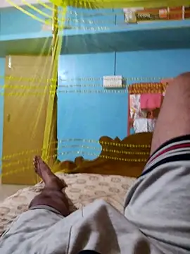 only woman online show from November 10, 2025, 2:33 pm