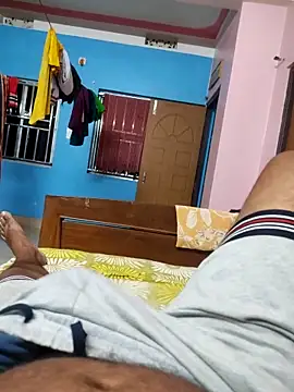 only woman online show from December 19, 2025, 1:02 pm