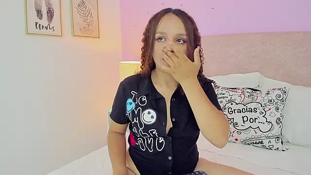 CamilaGomez149 online show from March 5, 2026, 7:10 pm