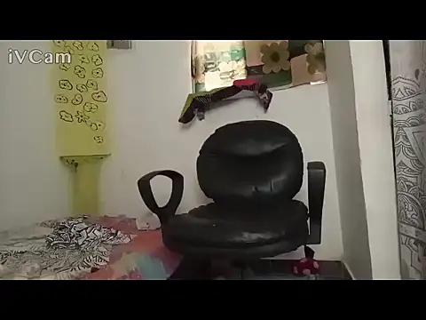 Snapshot of Dchocolatina chatting on October 1, 2025, 6:23 pm Dchocolatina online show from October 1, 2025, 6:23 pm