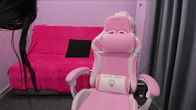 KissMeMel online show from October 14, 2025, 3:56 pm