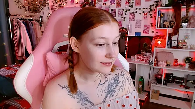 Ayla Hicks online show from December 16, 2025, 8:35 pm