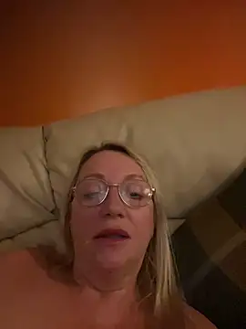 Littleangeleyes online show from October 17, 2025, 10:44 pm
