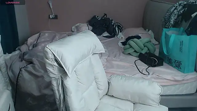 redrose520 online show from October 23, 2025, 12:37 pm