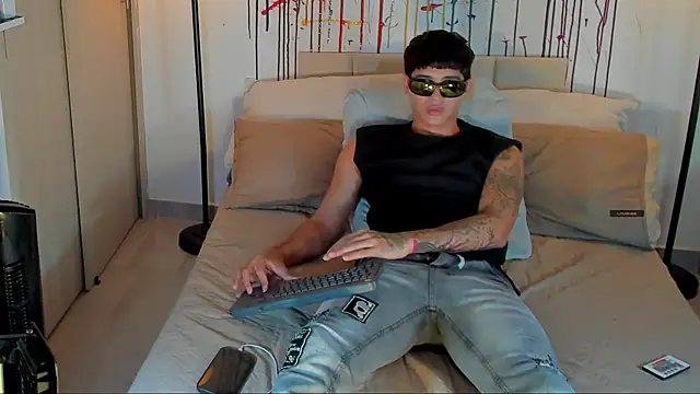 Snapshot of damian_xxxl chatting on November 3, 2025, 2:31 pm damian xxxl online show from November 3, 2025, 2:31 pm