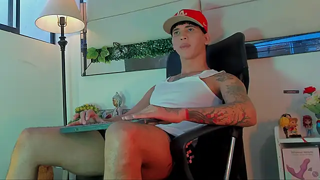 Snapshot of damian_xxxl chatting on November 15, 2025, 8:13 pm damian xxxl online show from November 15, 2025, 8:13 pm