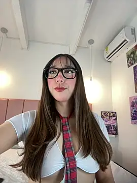 Snapshot of emily__walker chatting on February 6, 2026, 4:08 am emily walker online show from February 6, 2026, 4:08 am