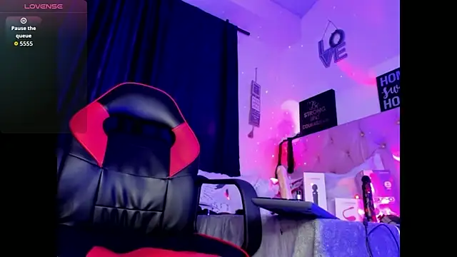 Snapshot of Nicolle_Ferran chatting on February 16, 2026, 7:01 pm Nicolle Ferran online show from February 16, 2026, 7:01 pm