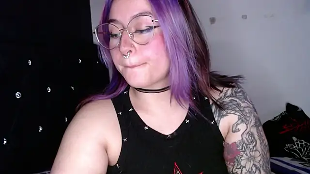 Iluromi online show from November 17, 2025, 2:26 am