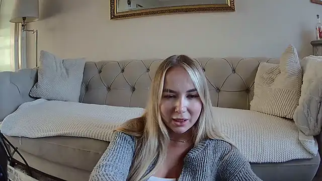 Snapshot of BarbieDolly_x chatting on October 6, 2025, 4:41 pm BarbieDolly x online show from October 6, 2025, 4:41 pm