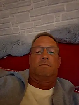 Snapshot of TommyTom76 chatting on September 26, 2025, 9:43 pm TommyTom76 online show from September 26, 2025, 9:43 pm