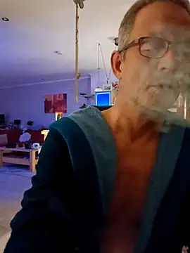 Snapshot of TommyTom76 chatting on October 7, 2025, 9:16 pm TommyTom76 online show from October 7, 2025, 9:16 pm