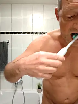 Snapshot of TommyTom76 chatting on October 7, 2025, 8:04 am TommyTom76 online show from October 7, 2025, 8:04 am