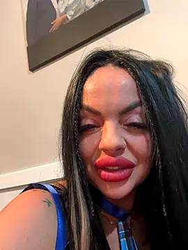 CarmenMB online show from October 18, 2025, 8:00 pm