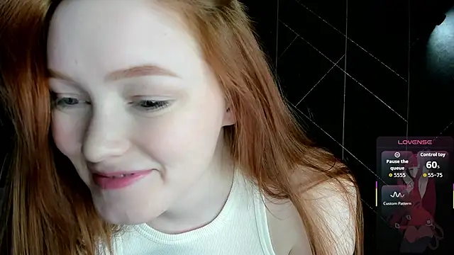 Red FoxGirl online show from December 17, 2025, 3:06 pm