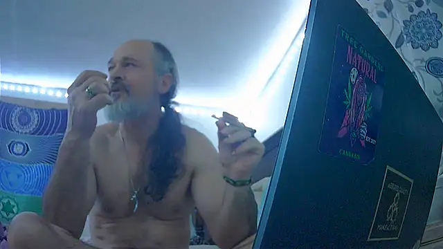 HippieDad333 online show from December 23, 2025, 12:43 am