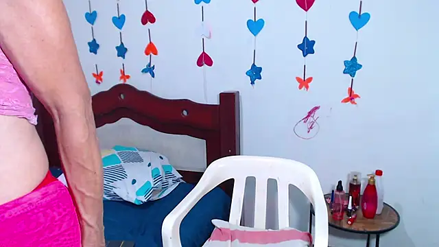 lorenacapelli online show from April 23, 2026, 12:17 am