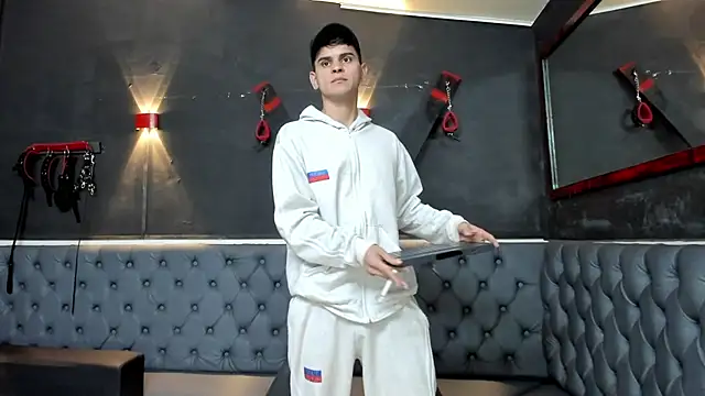 liam coleman25 online show from December 17, 2025, 5:23 am