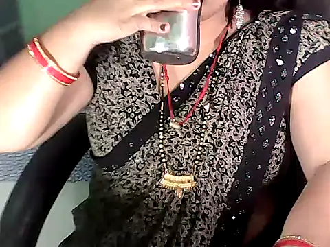 BABITA KUMARII online show from October 25, 2025, 4:29 pm