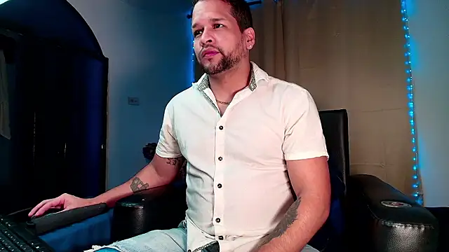 Snapshot of LucasGaeel chatting on February 2, 2026, 2:43 am LucasGaeel online show from February 2, 2026, 2:43 am