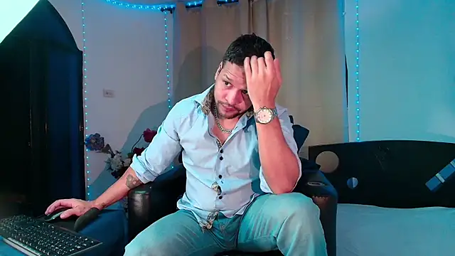 Snapshot of LucasGaeel chatting on February 20, 2026, 12:18 pm LucasGaeel online show from February 20, 2026, 12:18 pm