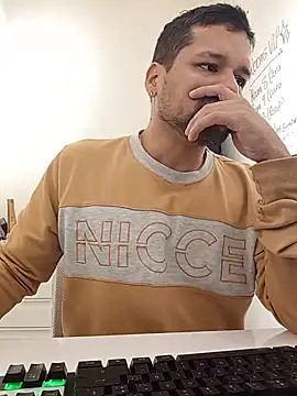 LucasGaeel online show from July 27, 2026, 4:19 am