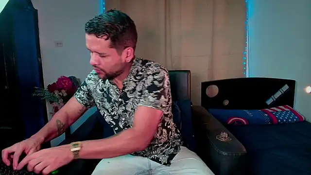 LucasGaeel online show from December 15, 2025, 12:55 pm