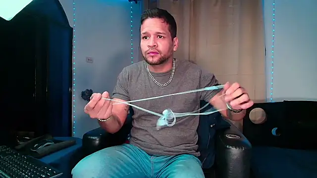 Snapshot of LucasGaeel chatting on February 17, 2026, 12:46 pm LucasGaeel online show from February 17, 2026, 12:46 pm