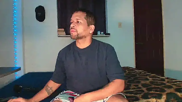 LucasGaeel online show from July 28, 2026, 7:49 am