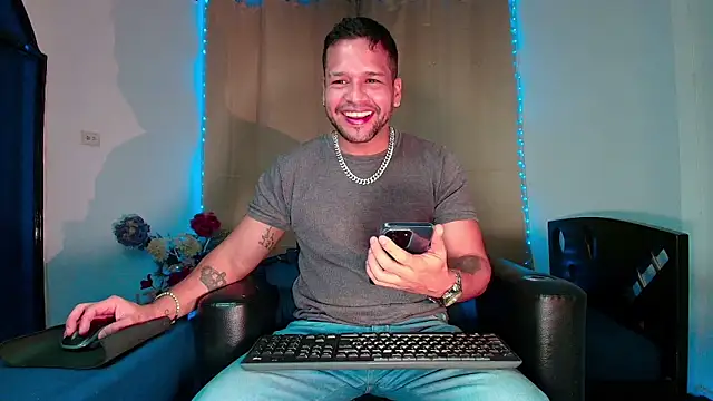 Snapshot of LucasGaeel chatting on February 10, 2026, 12:15 pm LucasGaeel online show from February 10, 2026, 12:15 pm