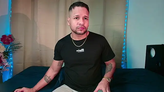 Snapshot of LucasGaeel chatting on February 4, 2026, 12:00 pm LucasGaeel online show from February 4, 2026, 12:00 pm