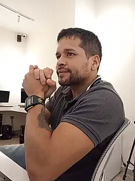 LucasGaeel online show from July 7, 2026, 6:47 am