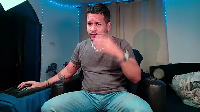 Snapshot of LucasGaeel chatting on February 15, 2026, 12:26 pm LucasGaeel online show from February 15, 2026, 12:26 pm