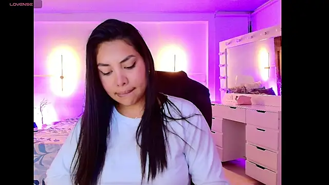 kloe28 online show from November 11, 2025, 3:45 am