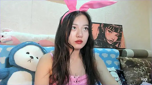 moonglow  online show from October 13, 2025, 3:46 pm