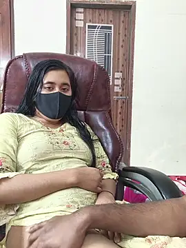 Snapshot of Love_Queen11 chatting on February 11, 2026, 8:47 am Love Queen11 online show from February 11, 2026, 8:47 am