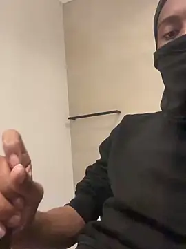 SkinnyD  online show from December 18, 2025, 4:33 pm