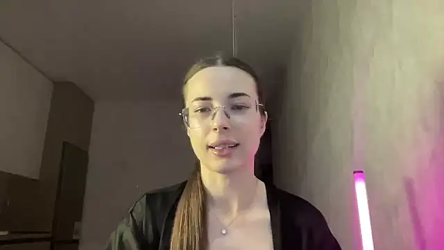 Feynelle online show from October 23, 2025, 9:02 pm